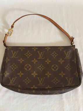 Louis Vuitton Pochette Accessoires Monogram Canvas Shoulder Bag